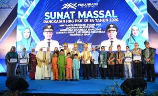 Ribuan Anak Ikuti Sunatan Massal dalam Rangka HKG PKK dan HUT Pekanbaru