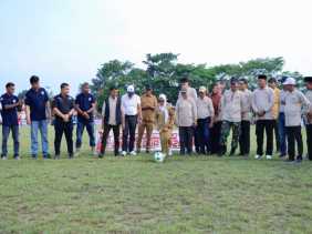 Wakil Bupati Kampar Resmi Buka Turnamen Sepak Bola Camat Cup Kampar Kiri 2026