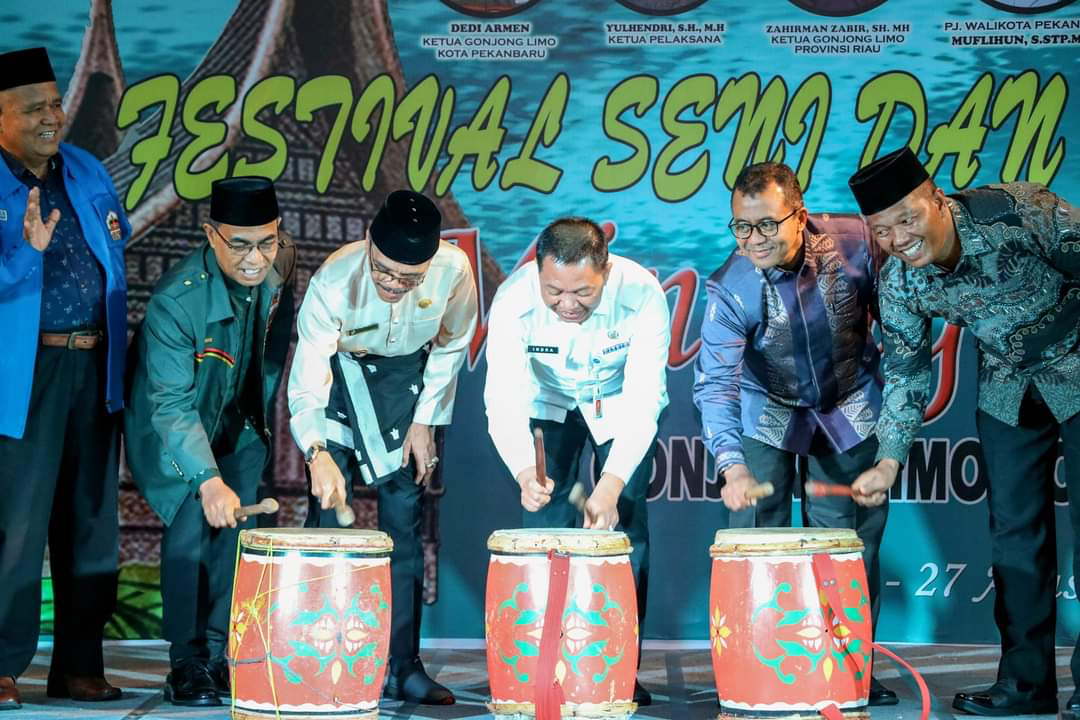 Sekdako Suport Festival Seni Minang Kabau di Pekanbaru