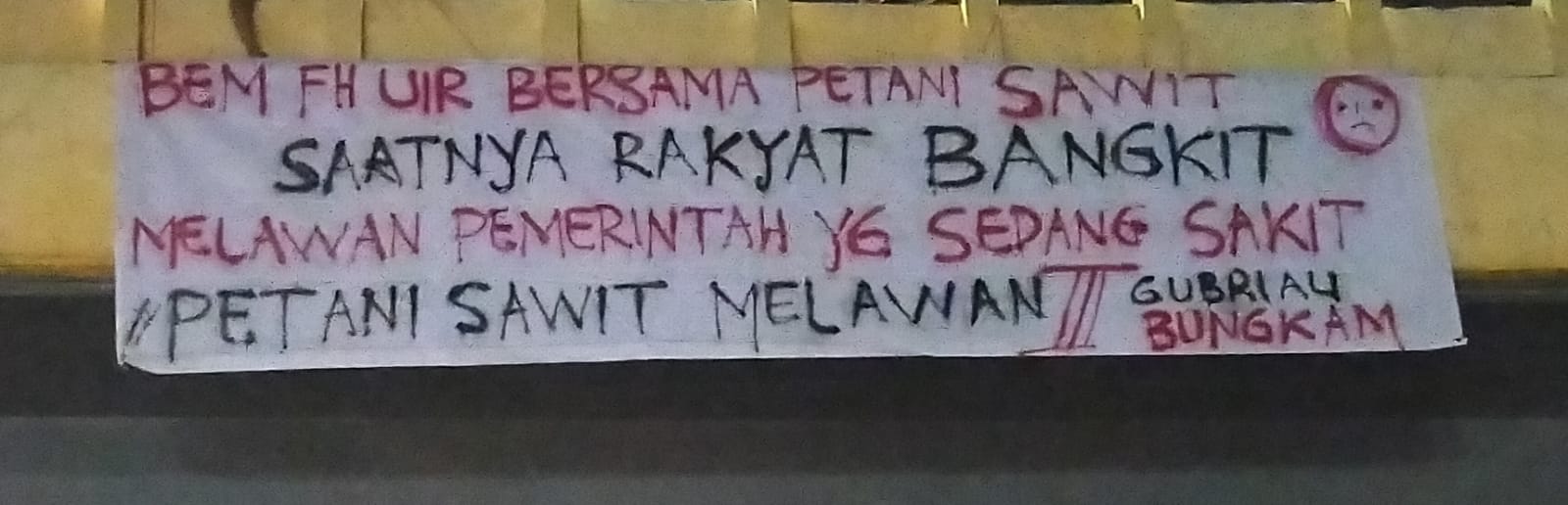HARGA SAWIT SEMAKIN MENUKIK, BEM FH UIR SENTIL GUBERNUR RIAU