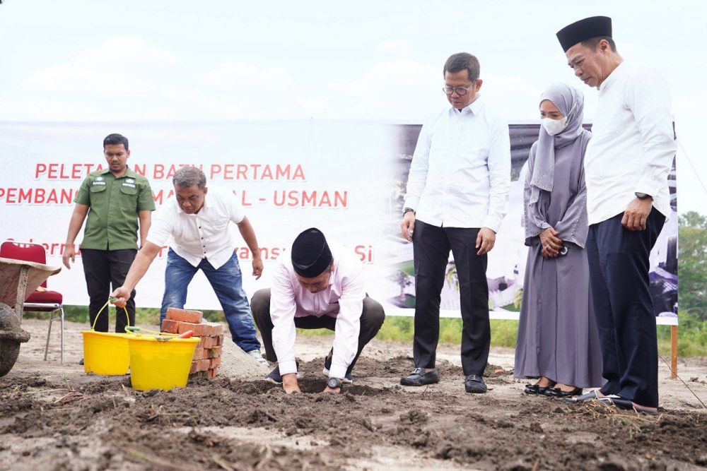 Peletakan Batu Pertama Masjid Al-Usman, Gubri Syamsuar : Semoga Bermanfaat Bagi Umat Muslim