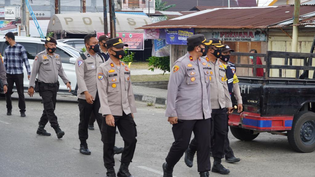 Kapolres Siak Lakukan Pengecekan Pos PPKM Di Pasar Tuah Serumpun Perawang