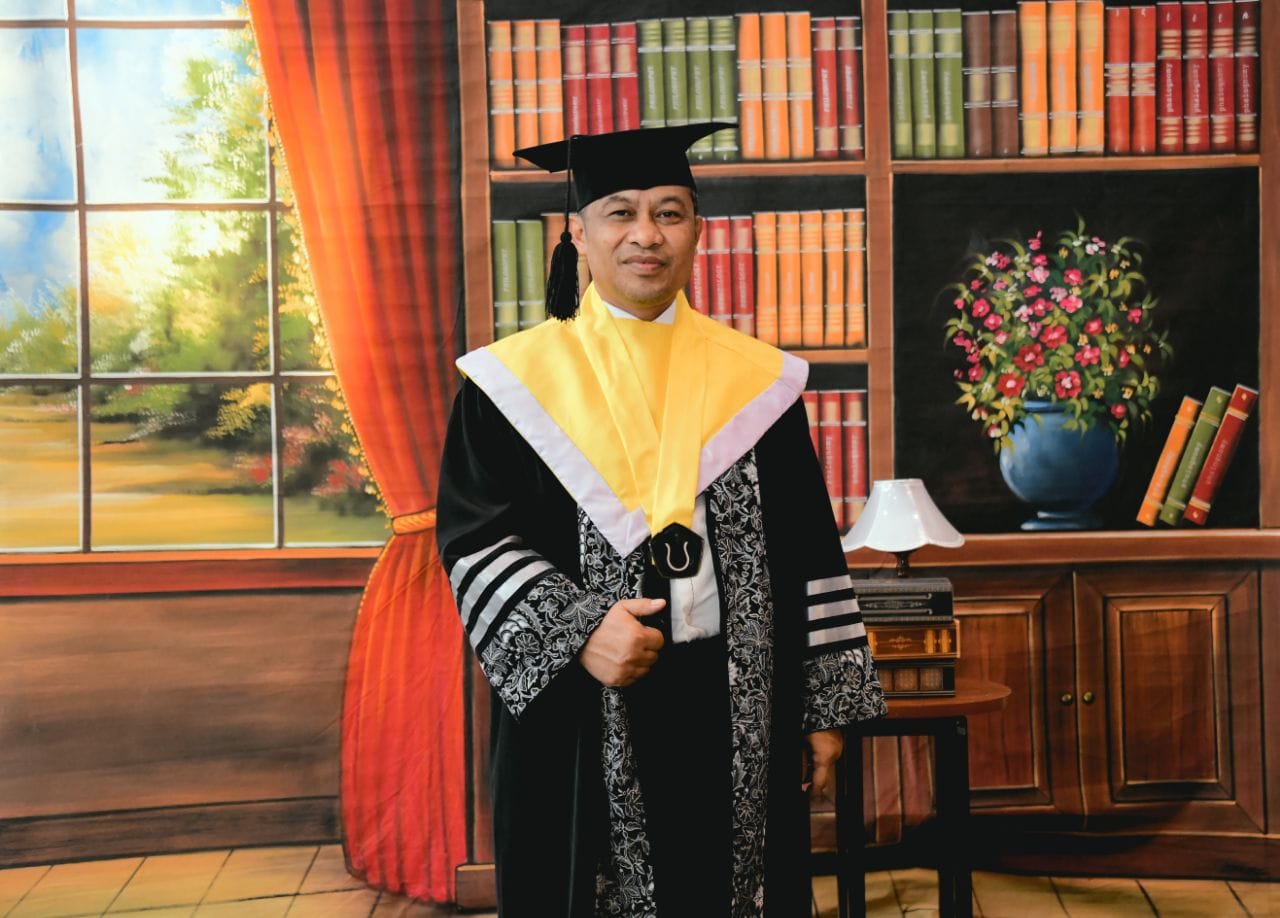 Wakil Bupati Bagus Santoso Wisuda Raih Gelar Doktor Ilmu Politik