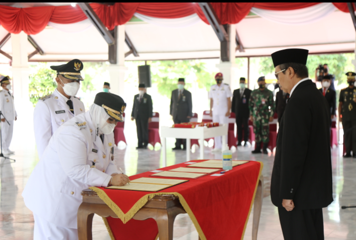 Kasmarni dan Bagus Santoso Resmi Jabat Bupati dan Wakil Bupati Bengkalis