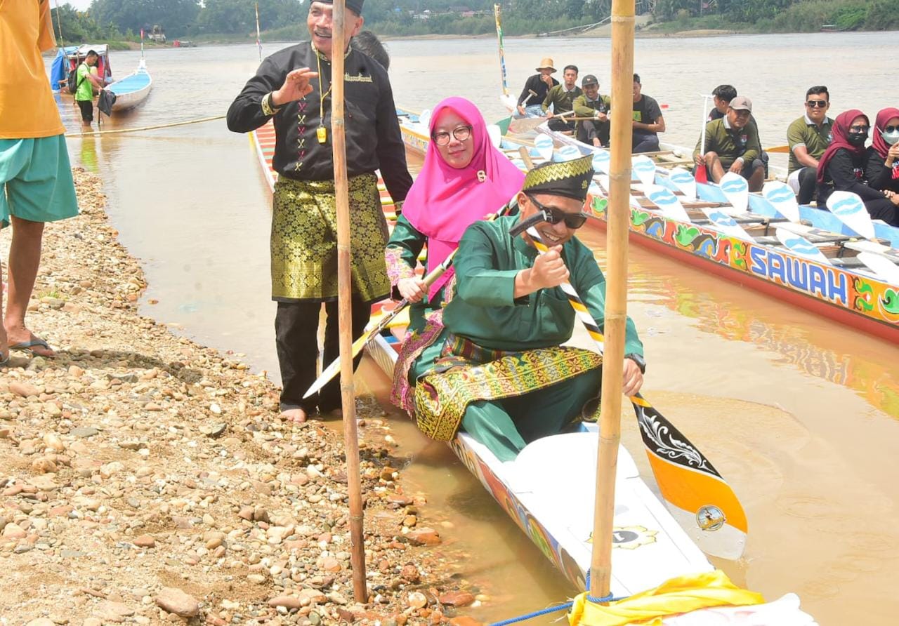 Tim Bengkalis Bermasa Ikut Lomba Festival Jalur di Kabupaten Kuansing