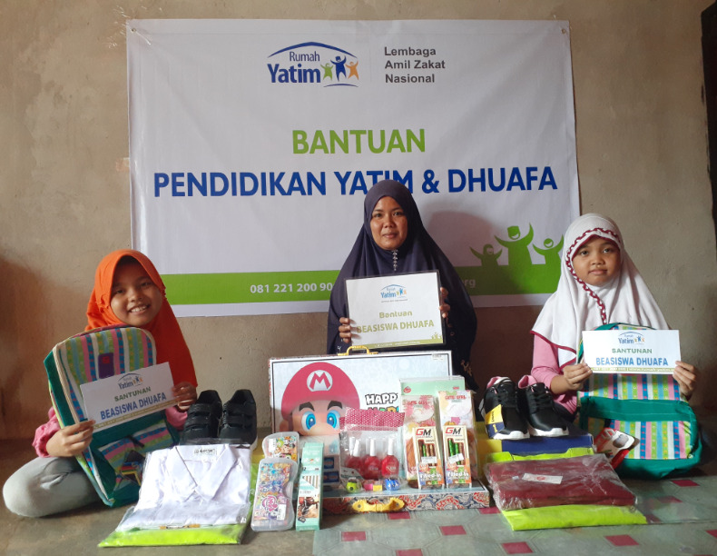 Rumah Yatim Berikan Bantuan Pendidikan untuk Aisyah dan Azizah, Yatim Piatu Asal Pekanbar