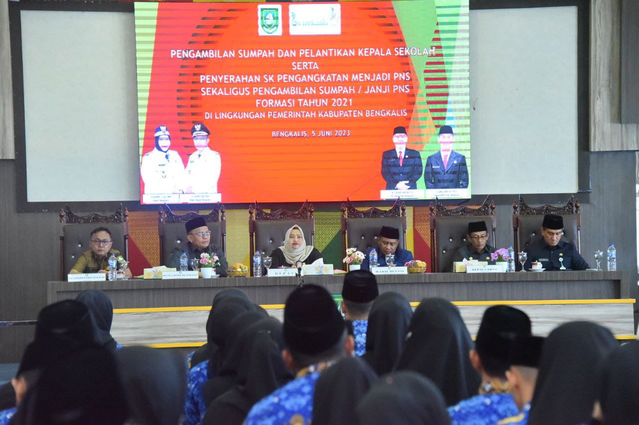 Pesan Bupati pada PNS Formasi 2021 yang Terima SK, Pelajari dan Pahami Lebih Dulu Tupoksi yang Diemban