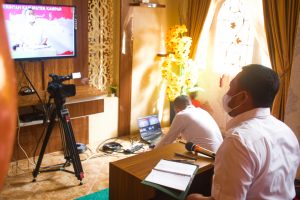 Bupati Kampar Pimpin Rapat Evaluasi Dengan PUPR Kampar melalui Zoom Meeting