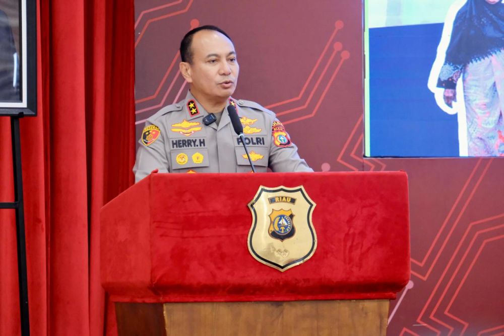 Kapolda Riau dan Wali Kota Pekanbaru Bersatu Bersihkan Wajah Kota dari Sampah Visual