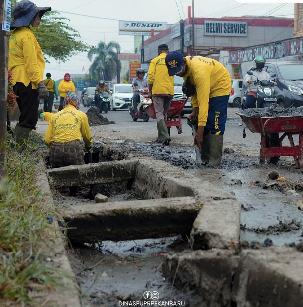 PUPR Pekanbaru Kerahkan Pasukan Kuning Normalisasi Drainase di Tiga Titi