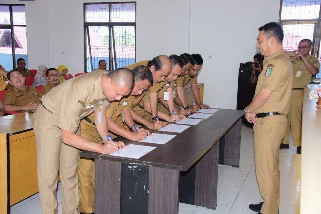 Inspektorat Bengkalis Gelar Rapat Staf dan Penandatanganan Pakta Integritas Pejabat dan Karyawan/ti