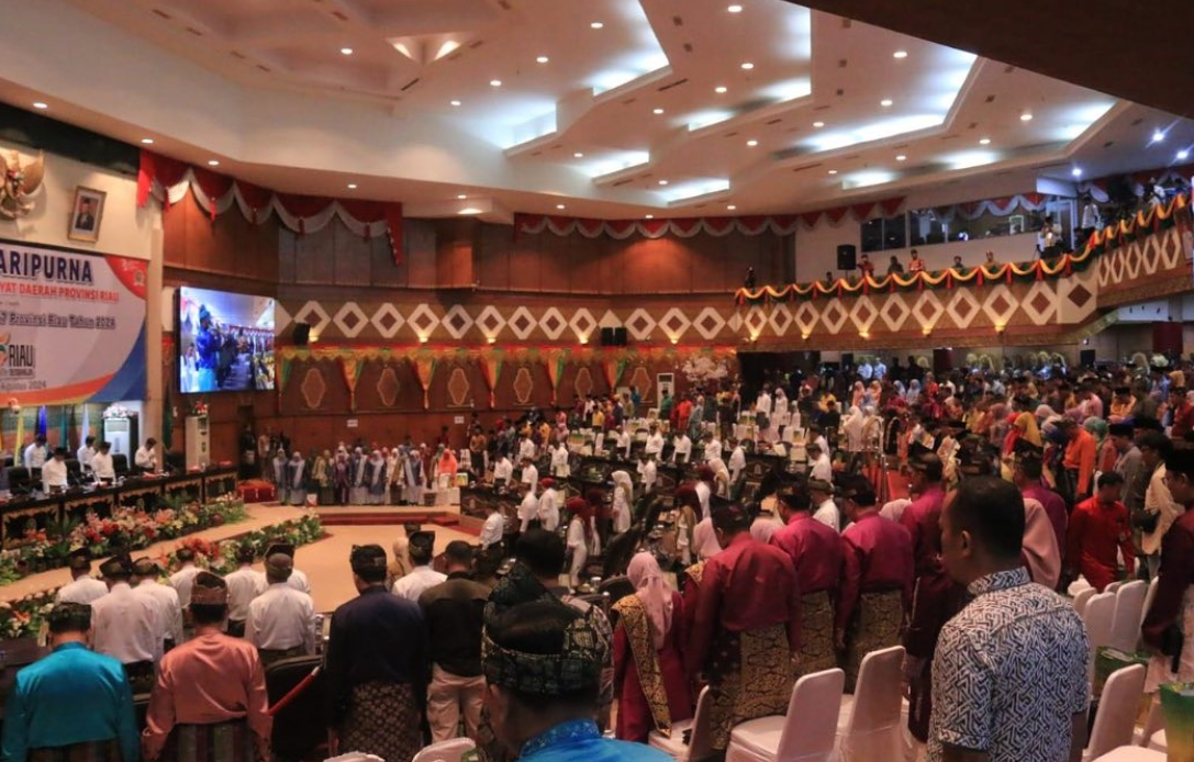 Tengku Azwendi Fajri Hadiri Rapat Paripurna HUT Riau Ke 67