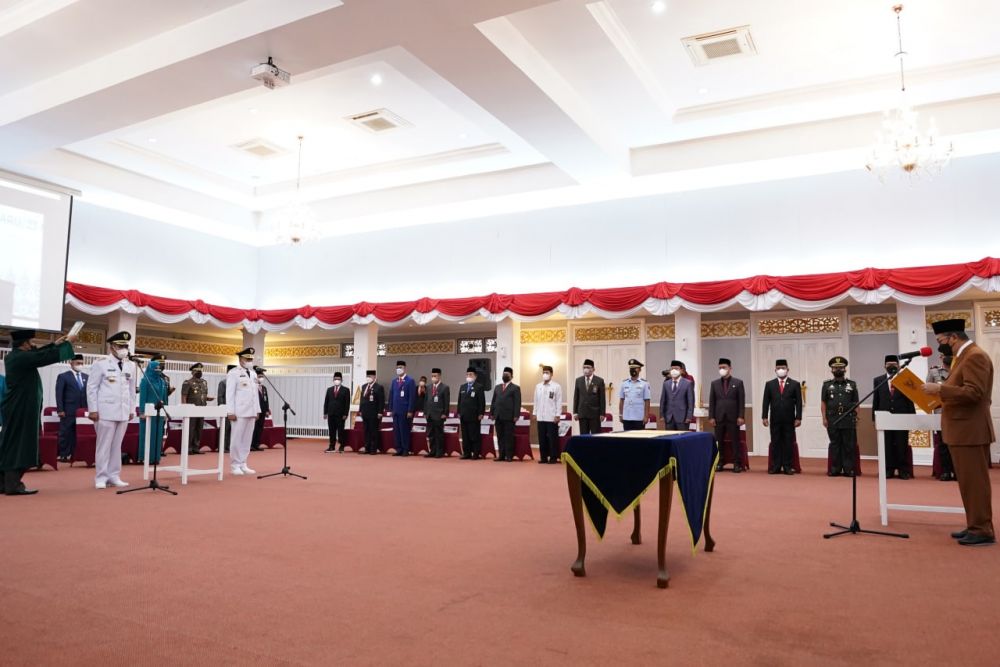 Gubernur Riau Resmi Lantik Kamsol Sebagai Pj Bupati Kampar dan Muflihun Sebagai Pj Wali Kota Pekanbaru