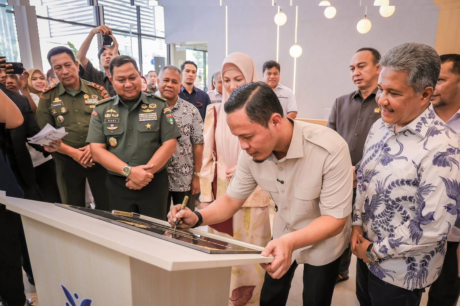 Walikota Pekanbaru Resmikan Launching WellABe Clinic di Jalan Sultan Syarif Kasim