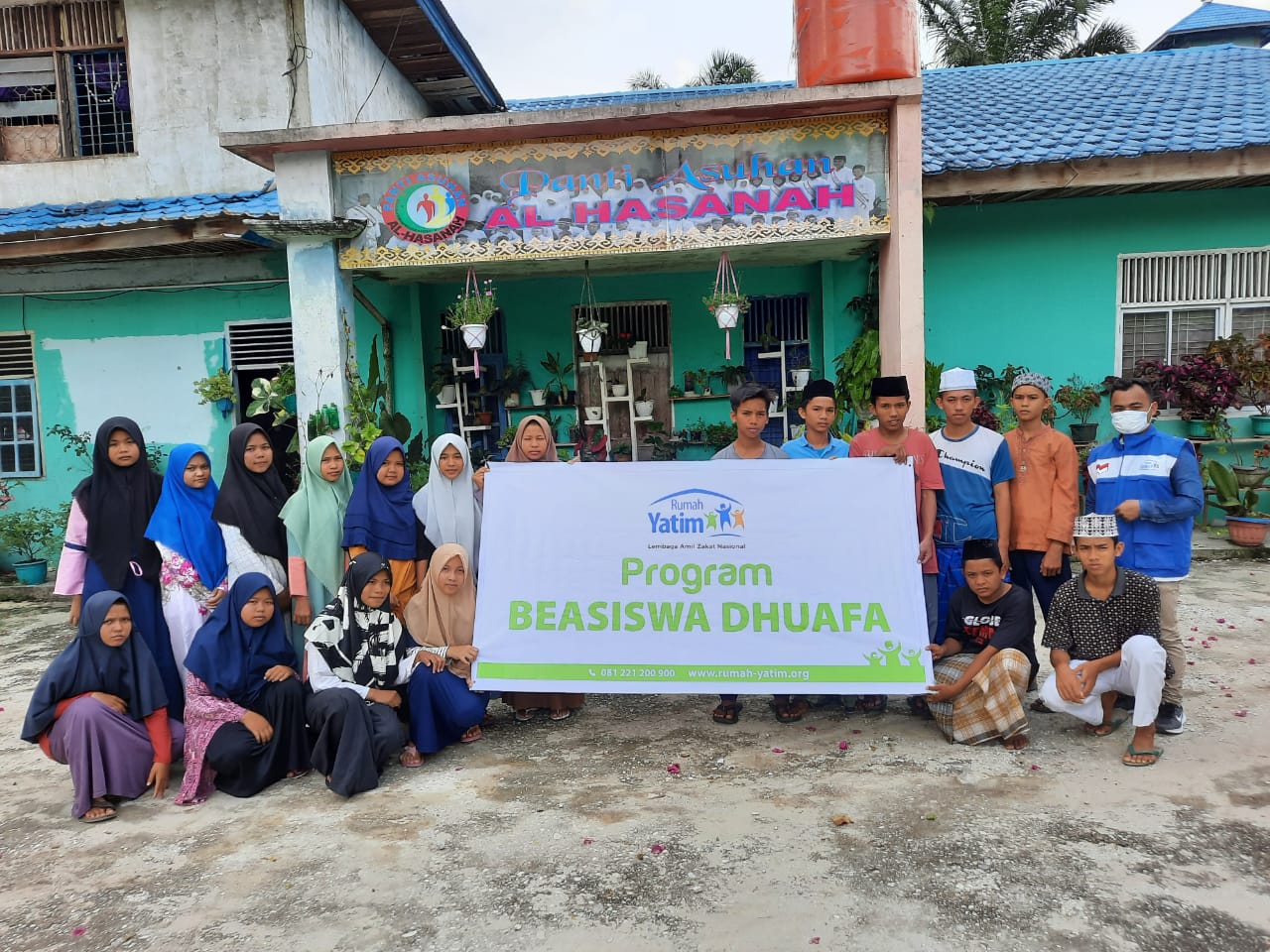 Rumah Yatim Berikan Bantuan Pendidikan untuk Siswa Siswi SD dan SMP Islam Al Hasanah Riau