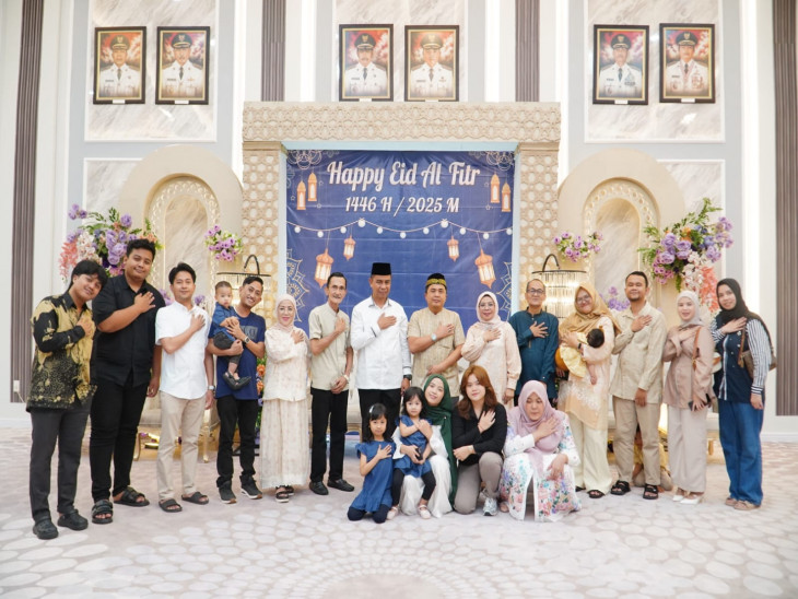 Open Hause Dihari Lebaran Kedua, Bupati Kampar Ahmad Yuzar Sambut Hangat Silaturahmi Wakil Bupati Kampar Beserta Keluarga