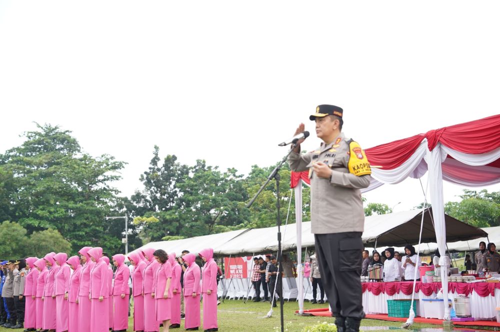 Kapolda Riau Pimpin Kenaikan Pangkat 808 Personel