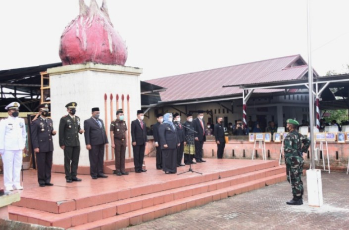 Bupati Kasmarni Jadi Inspektur Upacara Hari Pahlawan