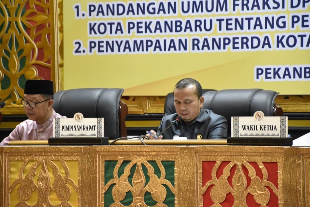 Rapat Paripurna DPRD Pekanbaru Terkait Ranperda Pengerustamaan Gender