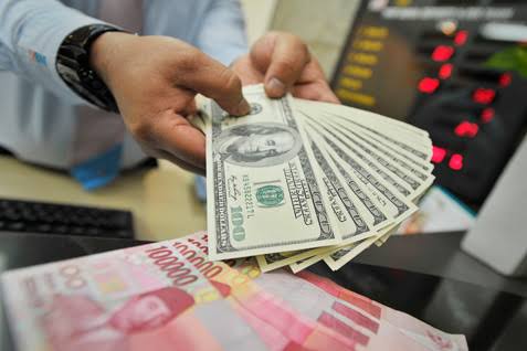 Nilai Tukar Rupiah Melemah di Level Rp14.615 Per USD