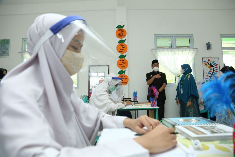 SMA dan SMK di Riau Mulai Sekolah Tatap Muka Terbatas