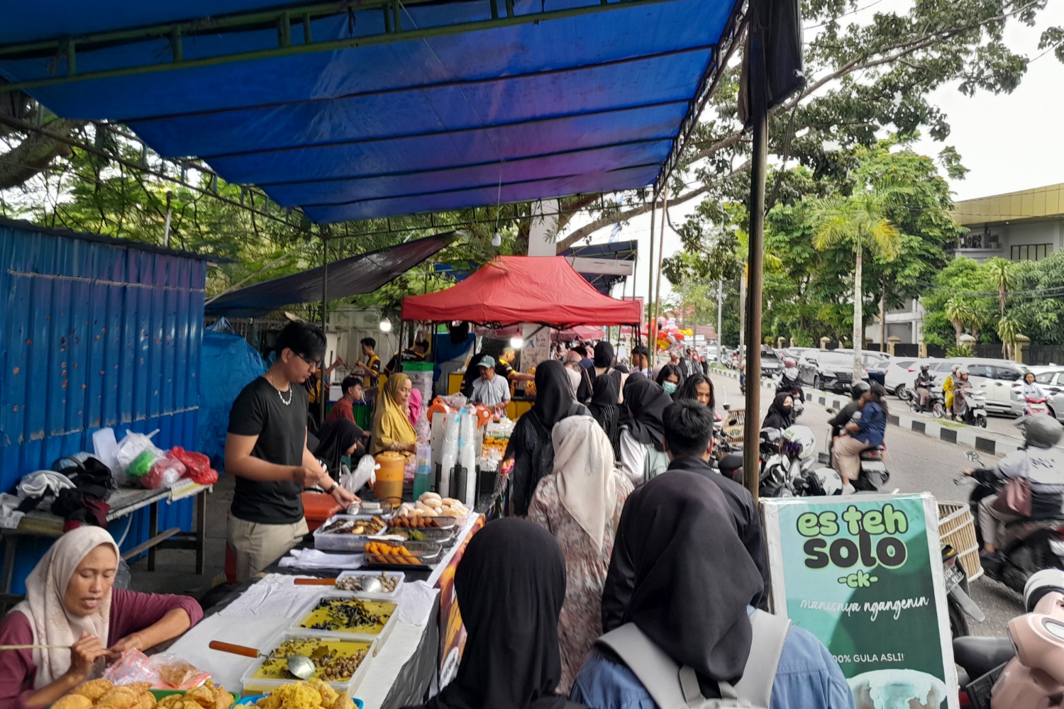 Surga Takjil di Pasar Ramadan WR Supratman Pekanbaru, Dari Jajanan Jadul hingga Menu Kekinian