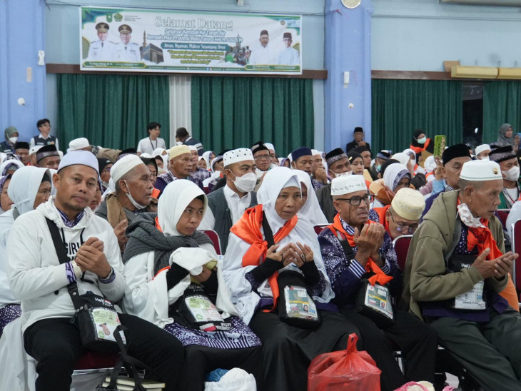 Persiapan Pulang Ke Bangkinang, Jamaah Haji Sampaikan Ucapan Terima Kasih ke Petugas Atas Pelayanan