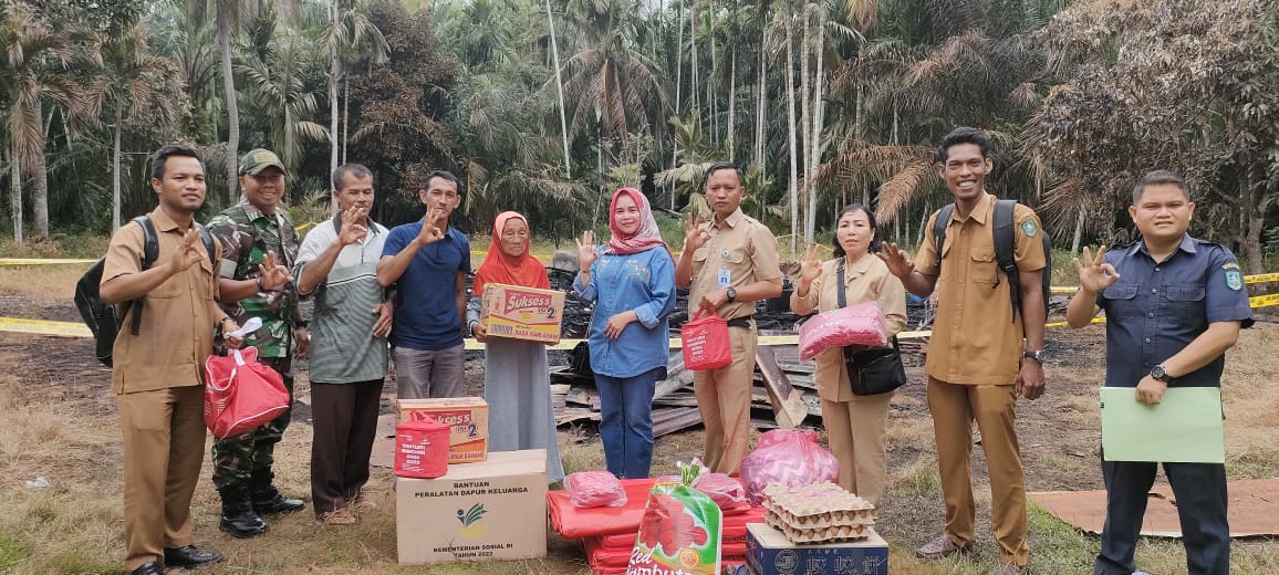 Ringankan Beban Korban Bencana Kebakaran, Dinas Sosial Serahkan Bantuan