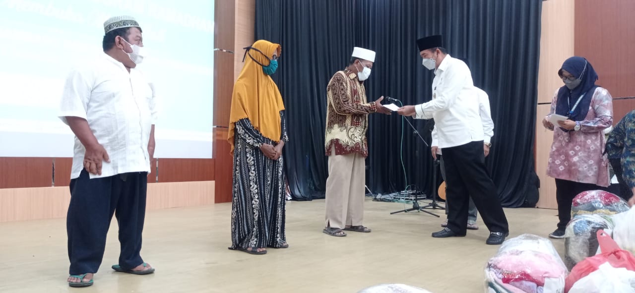 Wali Kota Salurkan Bantuan Baznas ke 30 Duafa di RRI Pekanbaru