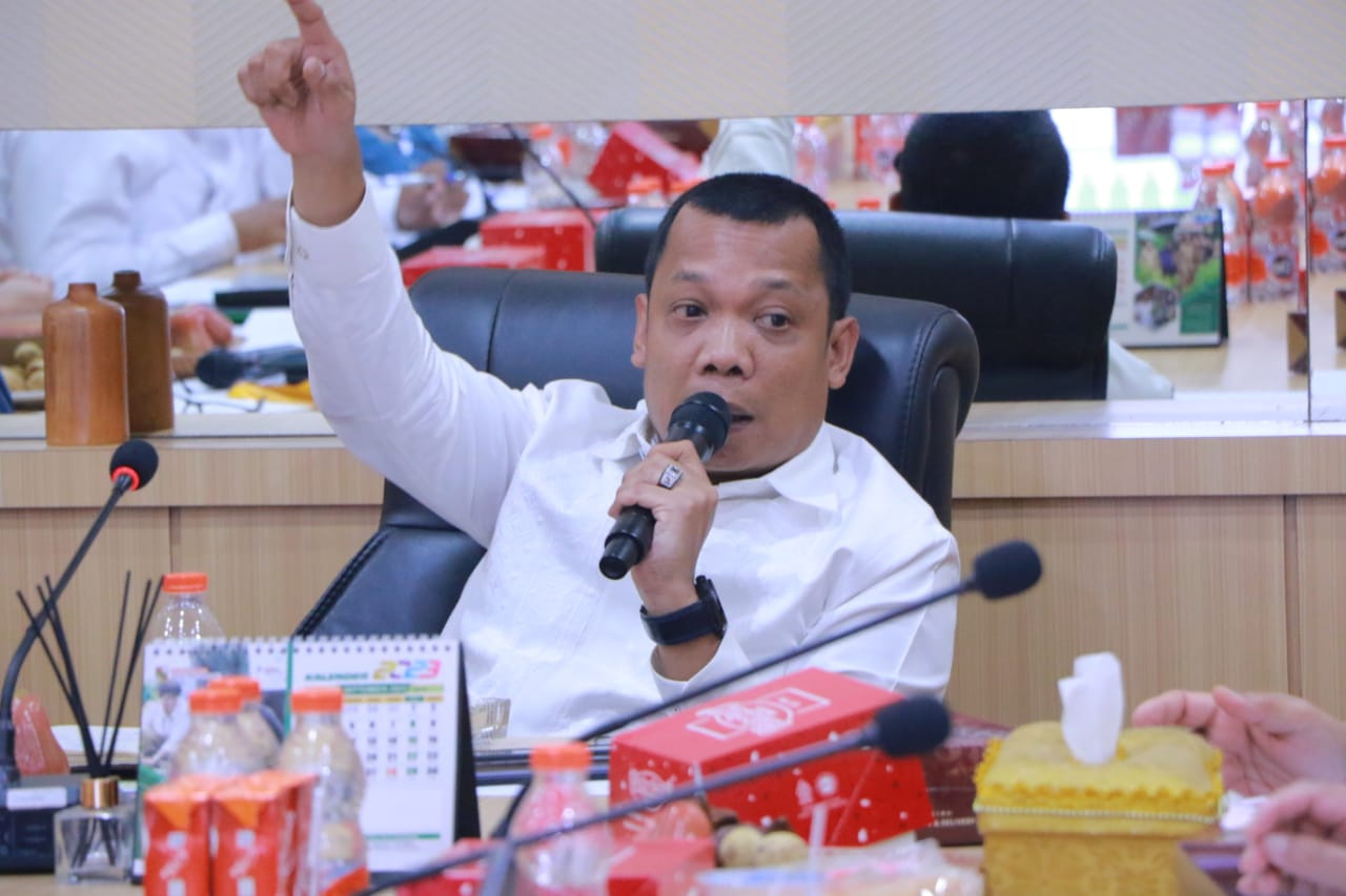 Pj Wali Kota Pekanbaru Soroti Keberadaan Tiang dan Kabel Fiber Optik Ilegal