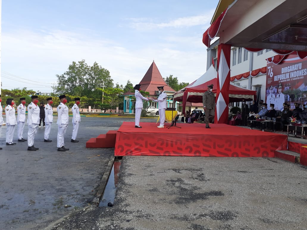 Antisipasi Covid-19, Upacara Peringatan HUT RI Ke-76 di Kecamatan Bukit Batu Terapkan Prokes