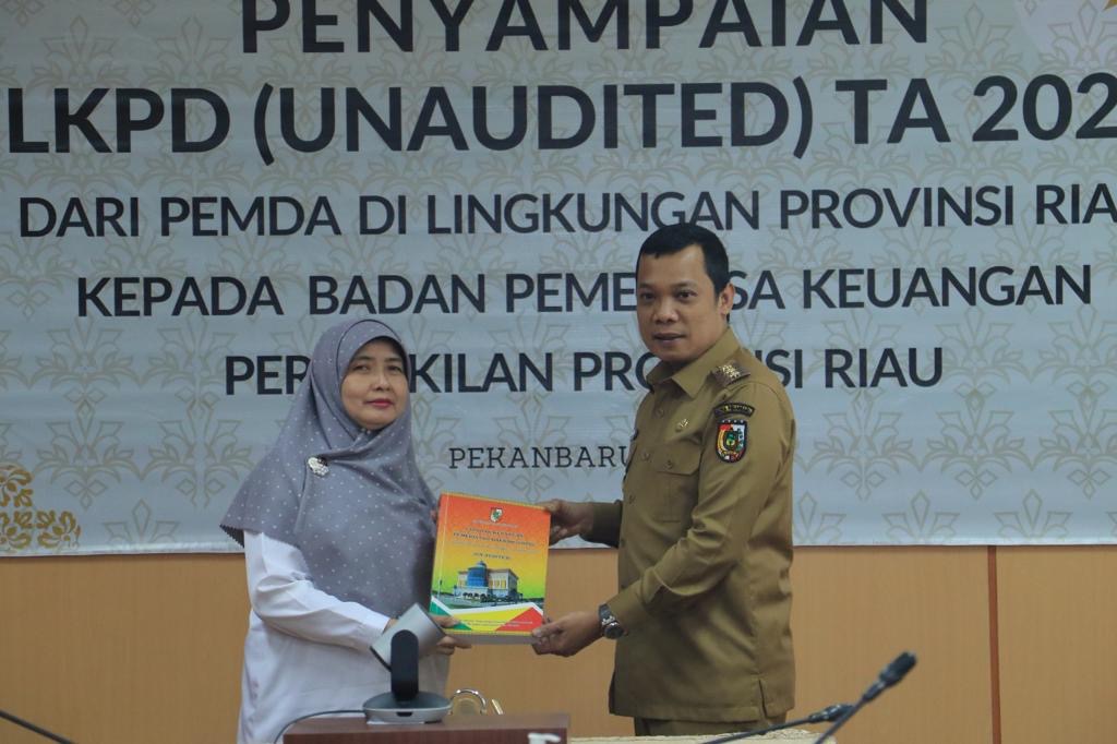 Pemko Pekanbaru Serahkan Laporan Keuangan TA 2022