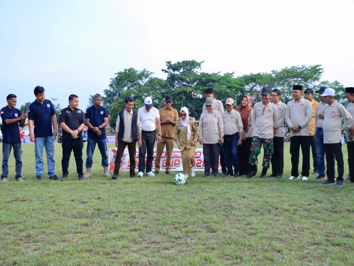 Wakil Bupati Kampar Resmi Buka Turnamen Sepak Bola Camat Cup Kampar Kiri 2026
