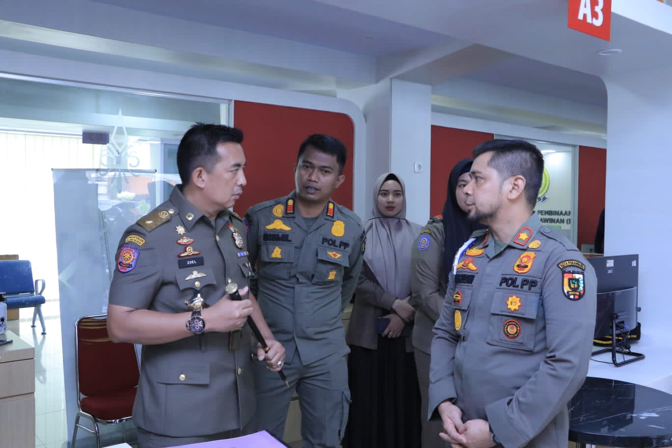 Gerak Cepat Usai Sertijab, Kasatpol PP Pekanbaru Tinjau Layanan Pengaduan di MPP