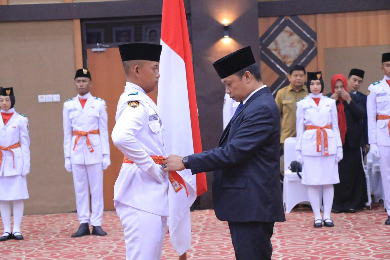 Kukuhkan Anggota Paskibraka, Pj Wali Kota Pekanbaru Semangati Generasi Muda