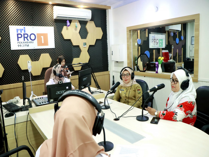 Sempena Hari Kartini, Wakil Bupati Kampar Dr Misharti di daulat Menjadi Pembicara Pada dialog Interaktif RRI Pekanbaru