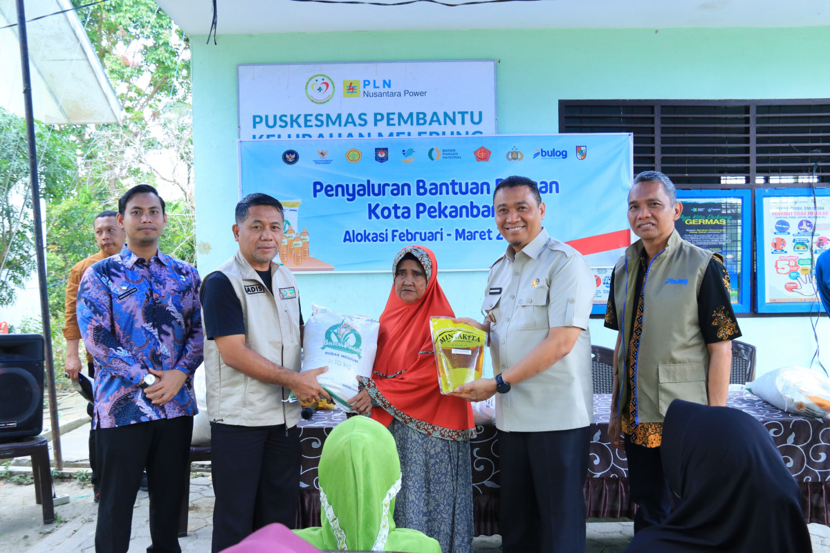 Wawako Pekanbaru Salurkan Bantuan Beras dan Minyak untuk 63 Ribu Penerima Manfaat