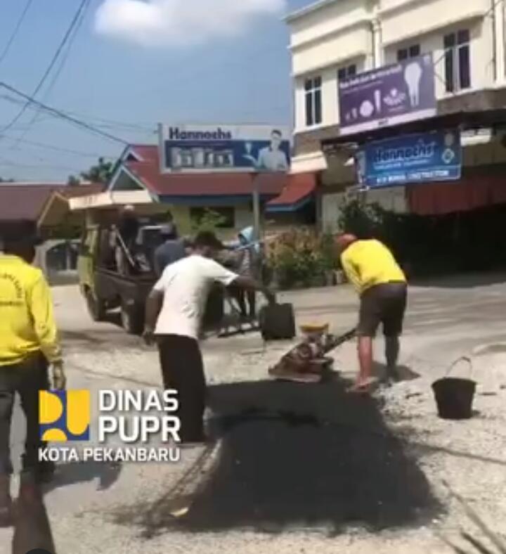 Dinas PUPR Pekanbaru Perbaiki Jalan Rokan Jaya