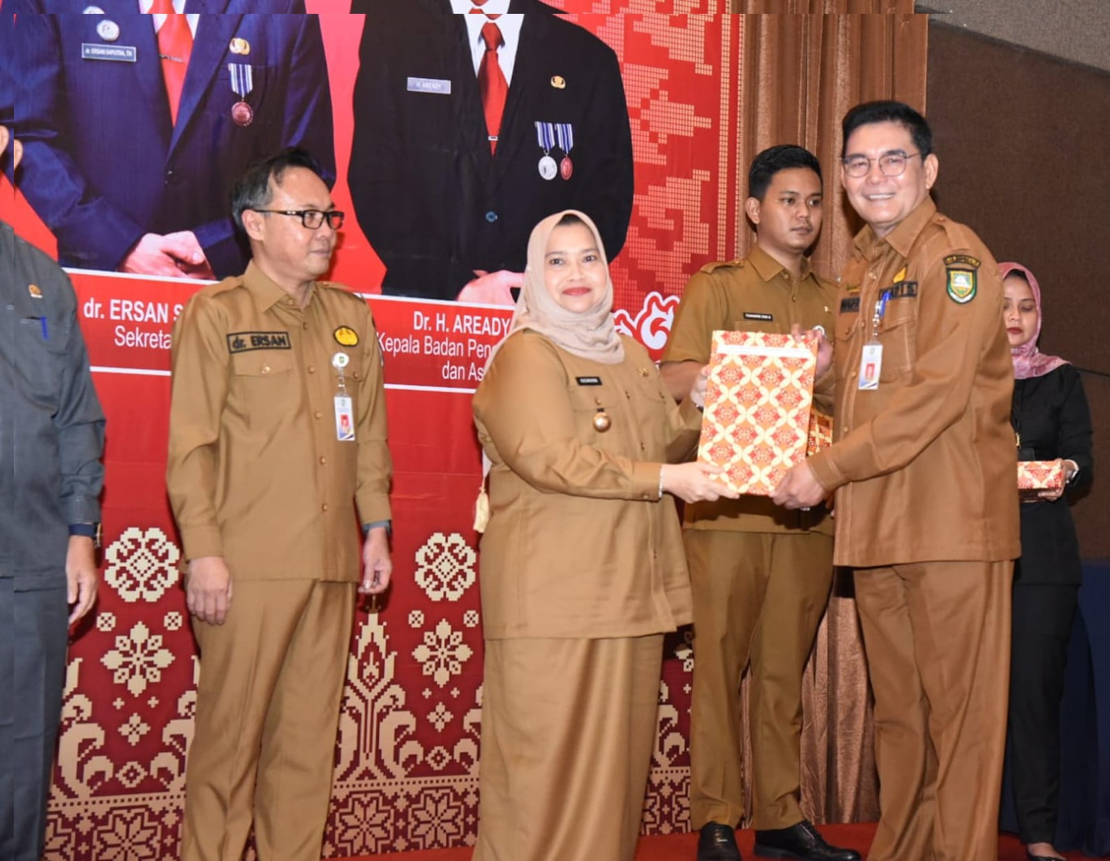 Serahkn DPA SKPD 2024, Bupati Kasmarni Ingatkan Untuk Selalu Pelajari dan Pahami