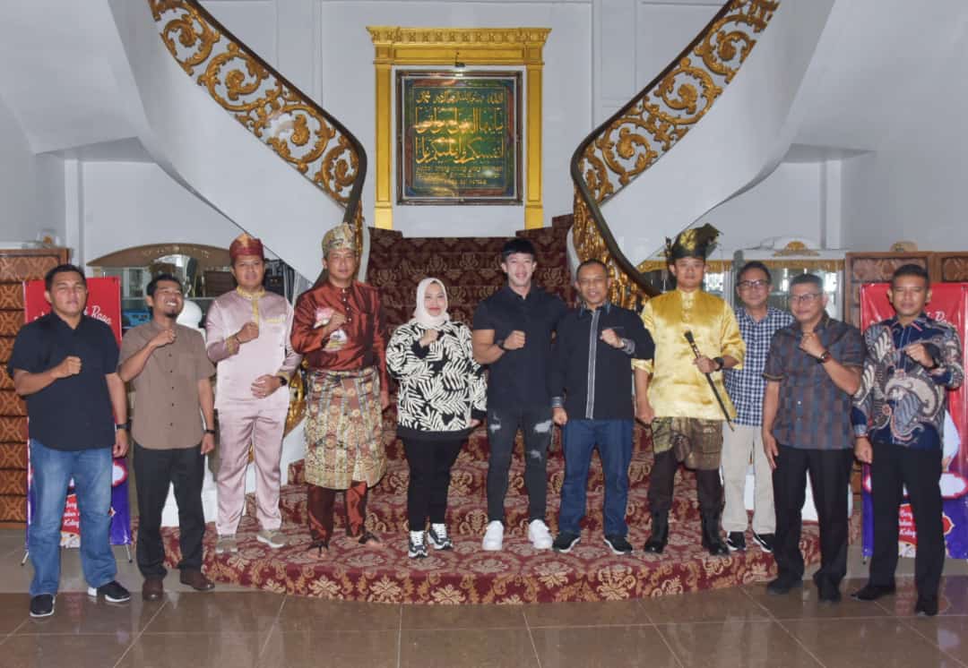 Bupati Kasmarni Jamu Makan Malam Bintang Tamu Grup Band Repvblik, Di Wisma Daerah