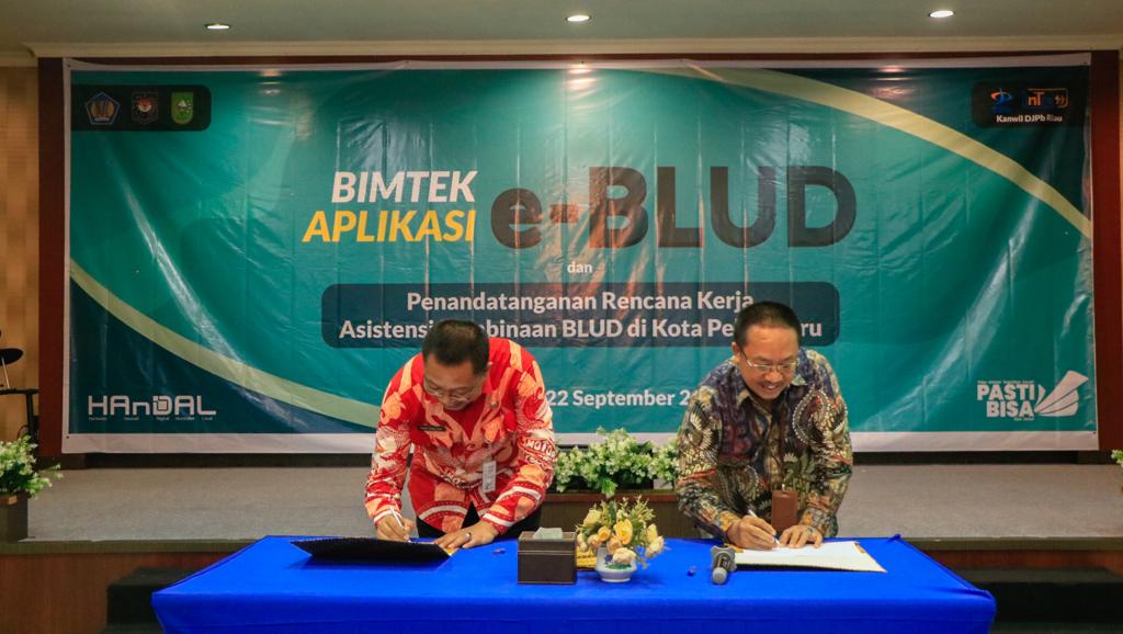 Sekdako Pekanbaru Teken Rencana Kerja Asistensi Pembinaan BLUD dengan Kanwil DJPb Riau