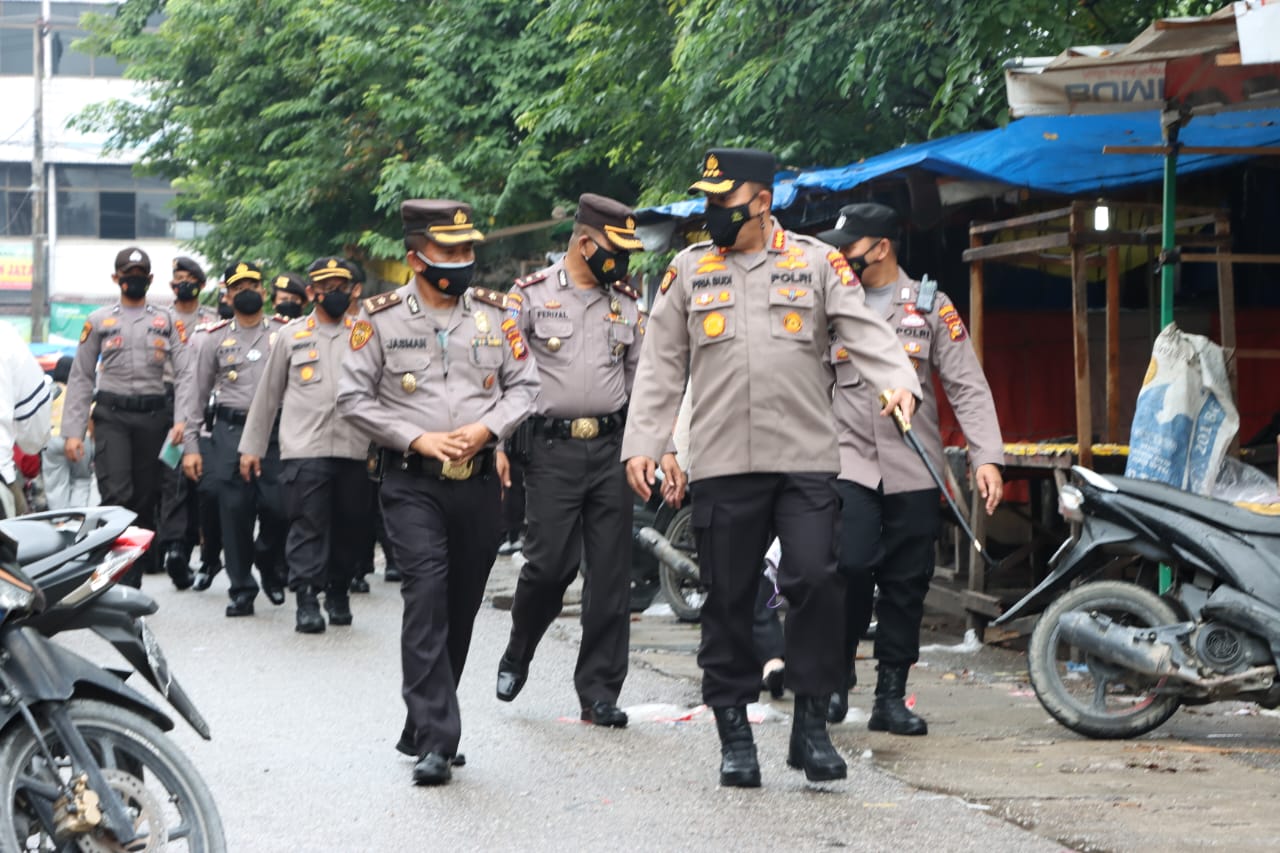 Upaya Mencegah Penyebaran Mata Rantai Covid19 Varian Omicron, Kapolresta Pekanbaru Kembali Bagikan Masker