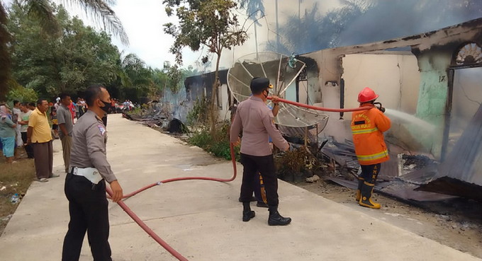 10 Rumah Kontrakan di Rohul Ludes Dilalap Si Jago Merah