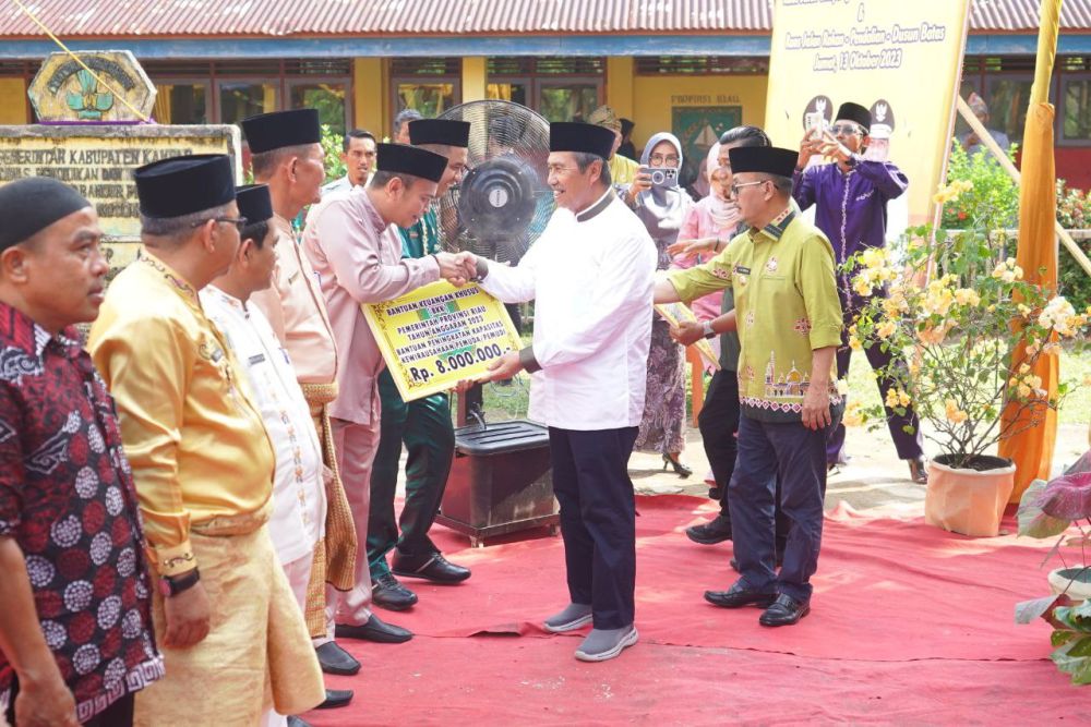 Gubri Syamsuar Salurkan Bankeu Khusus Desa se-Kabupaten Kampar, Total Rp302 Juta