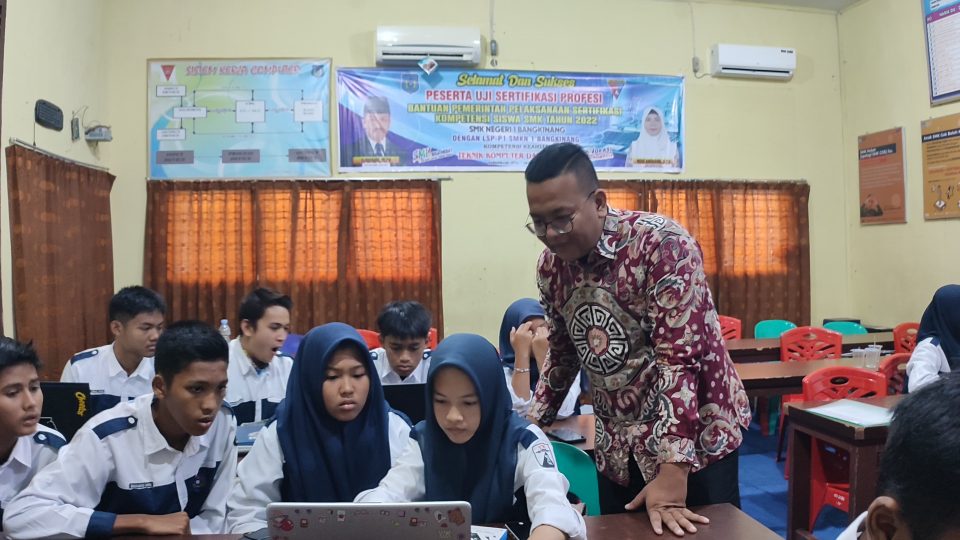 Diskominfo Kampar Sosialisasi Pemanfaatan Tekhnologi Informasi di SMK Negeri 1 Bangkinang.