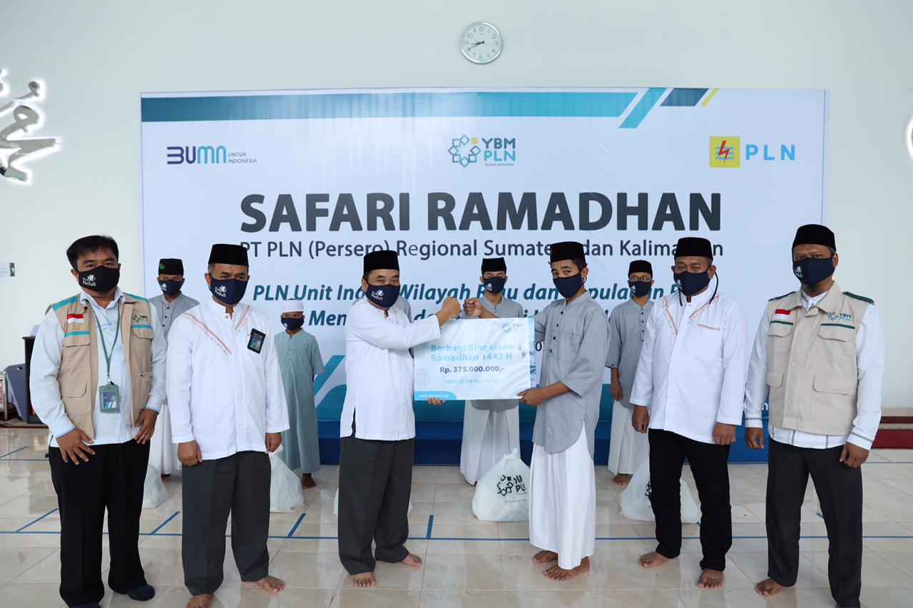 PLN Salurkan 1.675 Paket Sembako di Riau dan Kepri