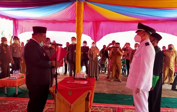 Wakil Bupati Rohil Resmi Lantik Datuk Penghulu Sintong