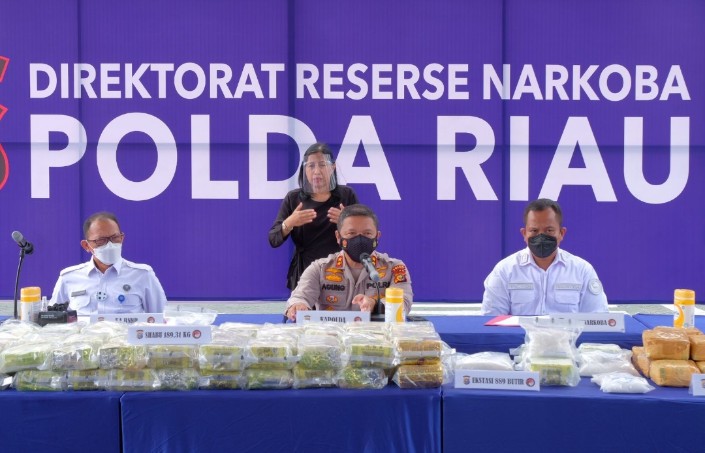 Musnahkan 189 Kg Sabu Dan 889 Ekstasi, Kapolda Perintahkan Kejar Dan Tangkap DPO Debus