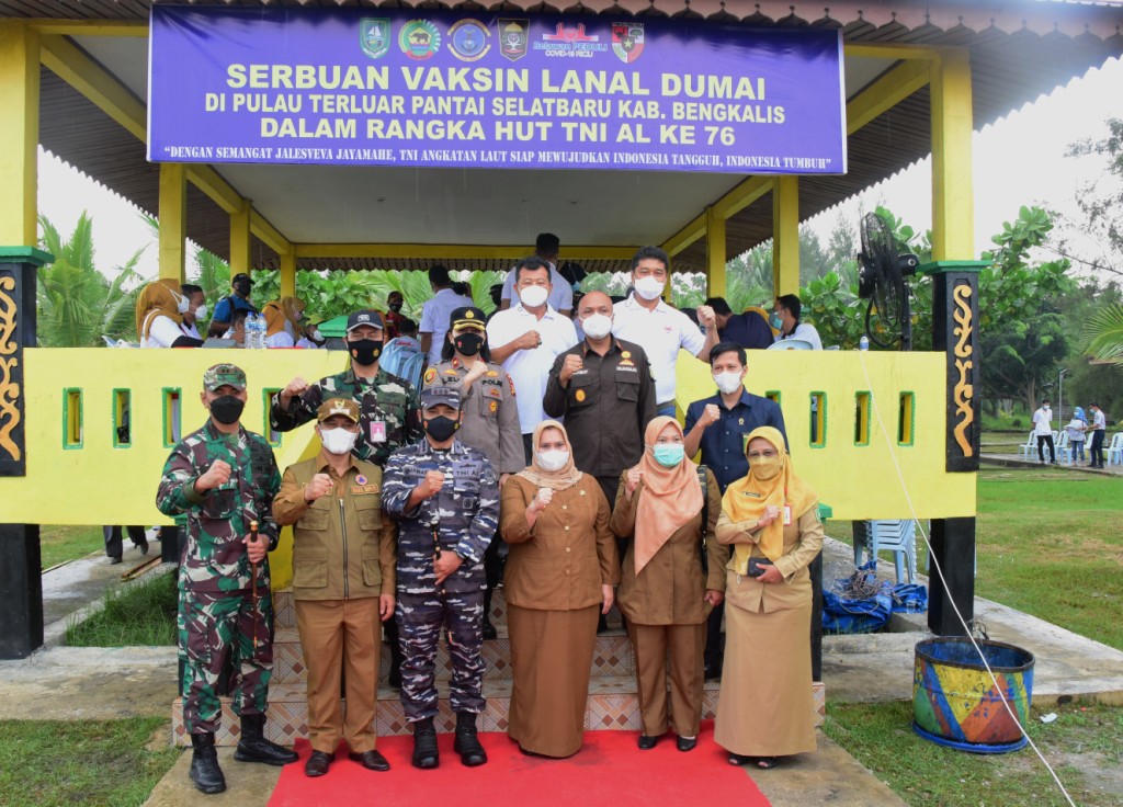 Bupati Kasmarni Apresiasi Lanal Dumai Atas Pelaksanaan Serbuan Vaksinasi