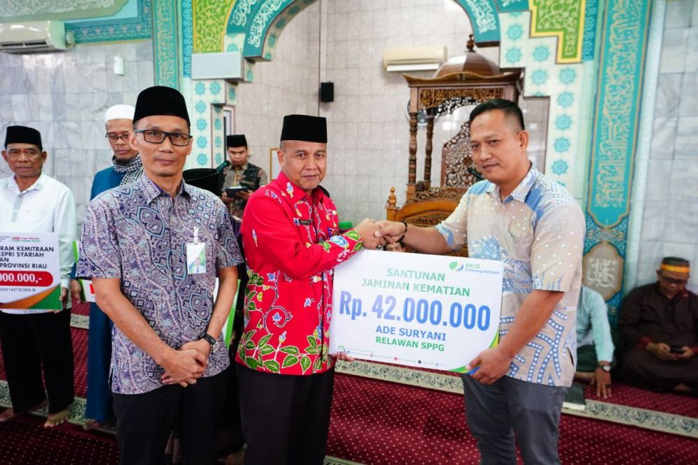 Berkah Ramadan, Pemprov Riau Salurkan Bantuan Rp30 Juta untuk Masjid Al Ikhlas